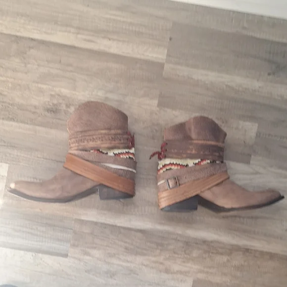 Freebird by Steven Brown/Tan " Mescal " Ankle Boots With Woven Accents 10 - Picture 6 of 8